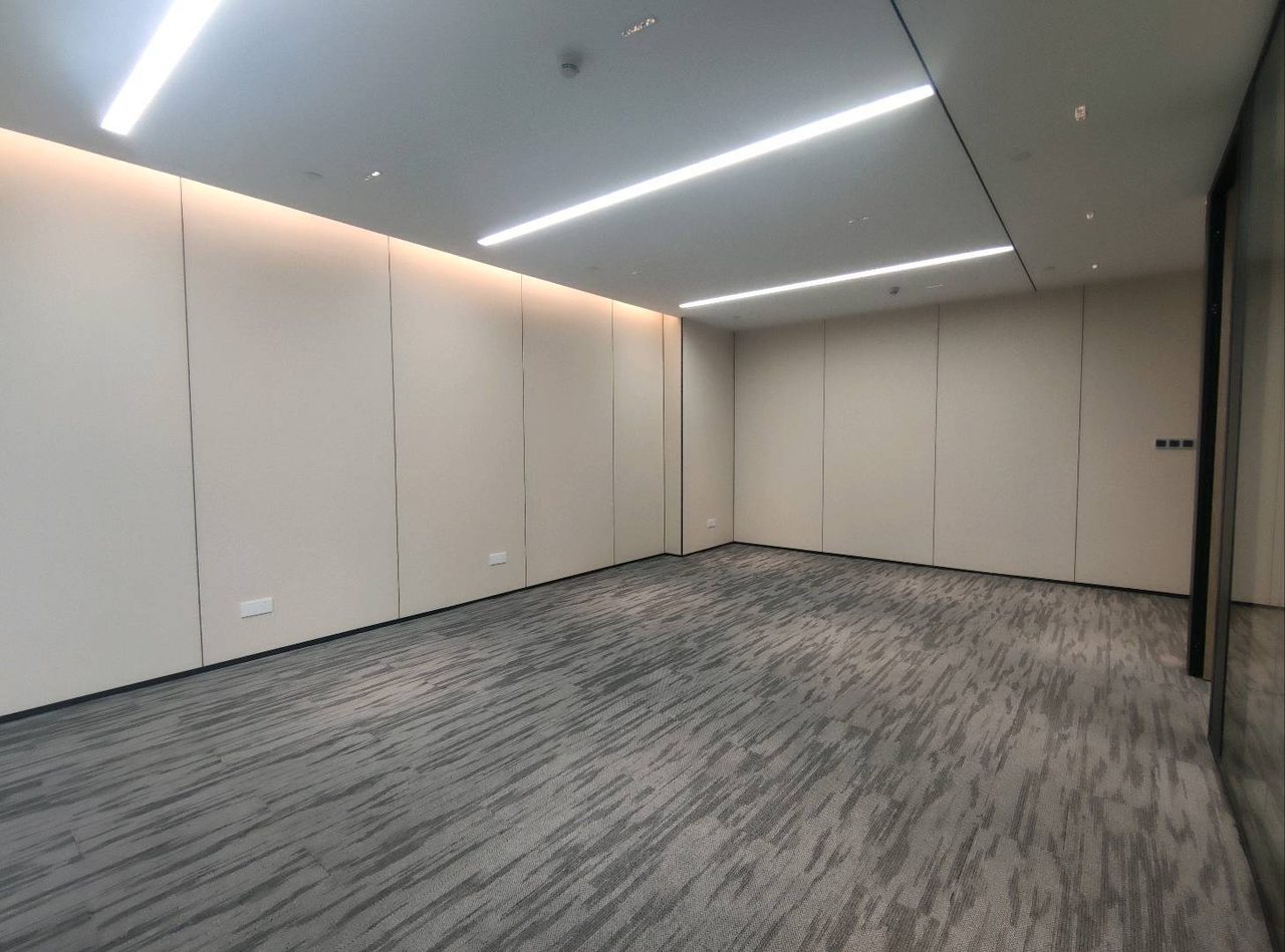 怡化金融科技大厦写字楼242㎡豪装户型·中层南向出租