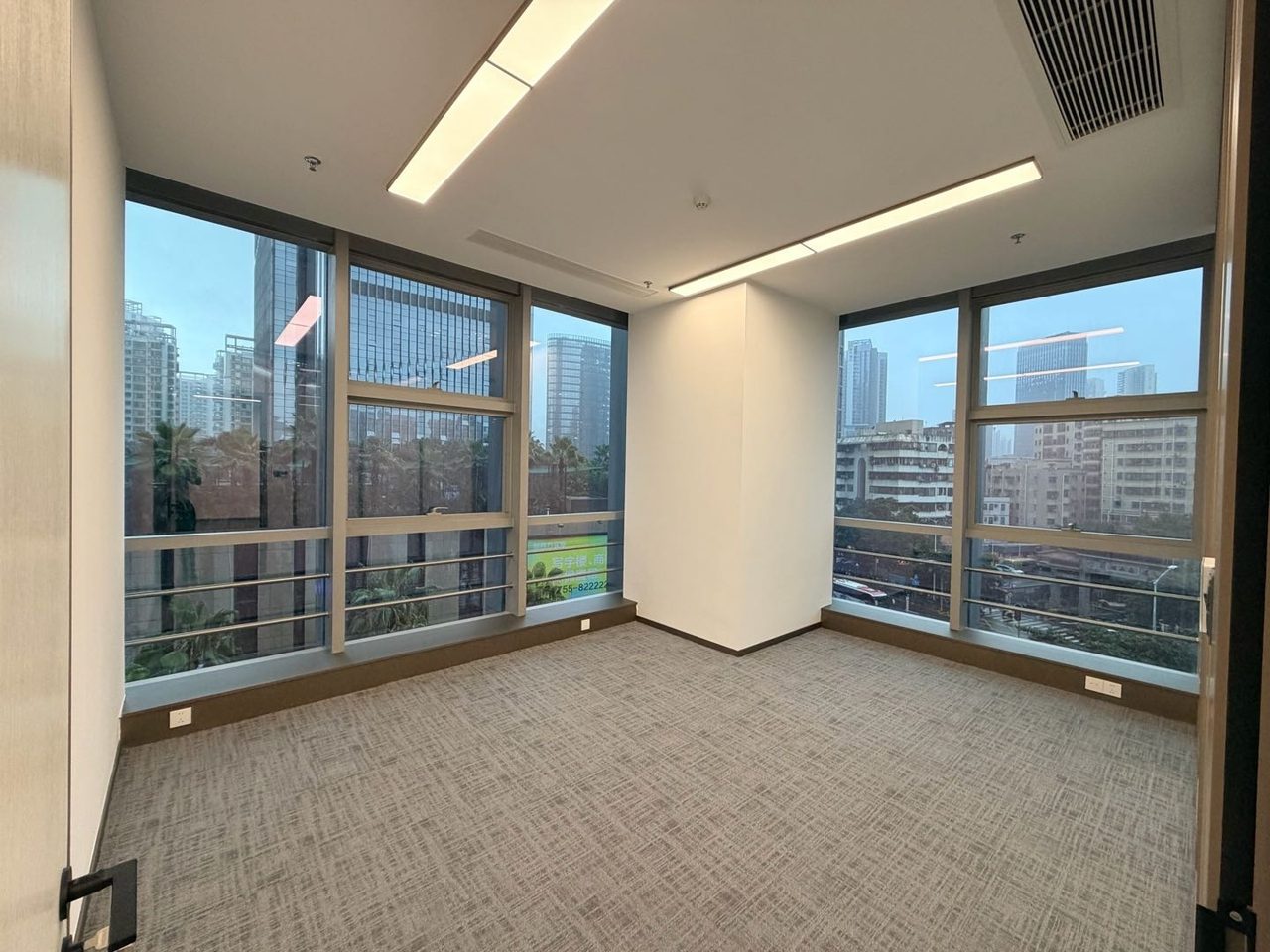 南山区南油 阳光科创中心166㎡精装办公间中层出租