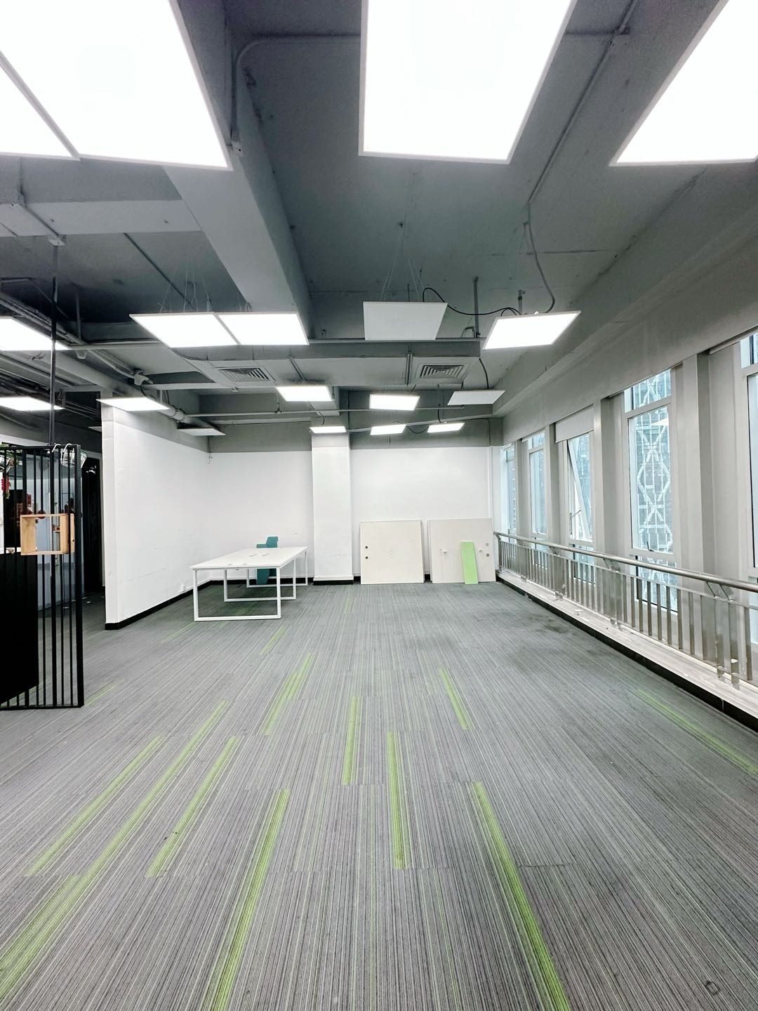 深圳市软件产业基地146㎡豪装办公室出租，高层南向采光好