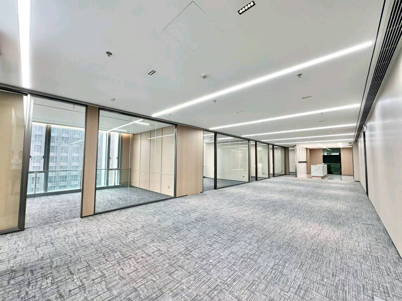 前海人寿大厦(华润前海大厦T1栋)写字楼455㎡精装户型·中层东南向出租