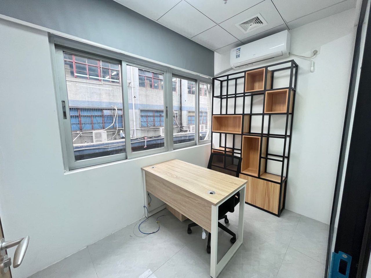 60㎡精装办公室 恒润湾区U谷(深港达创客中心)·近洪浪北站·低层