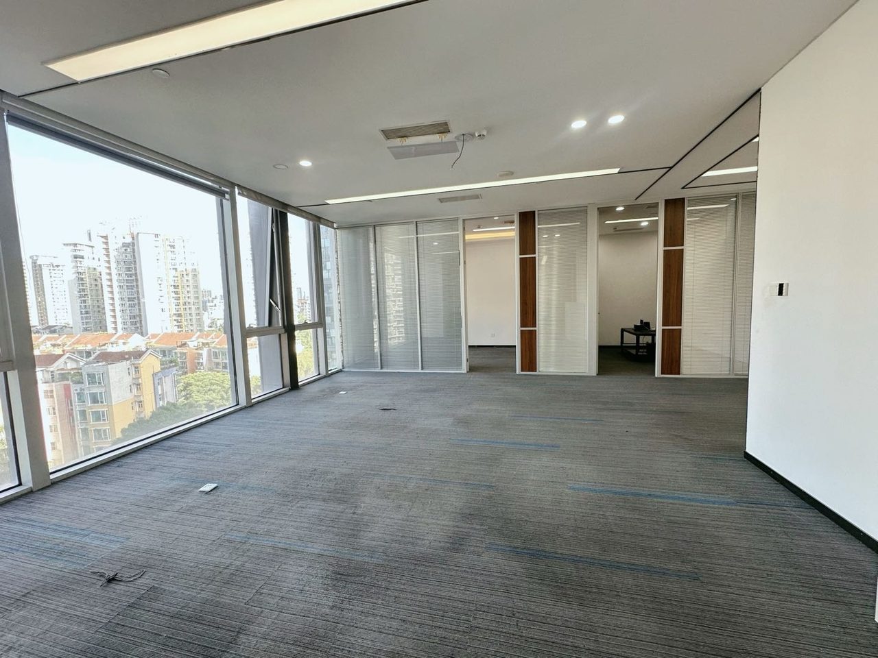 大新时代大厦写字楼210㎡精装户型·低层东向出租