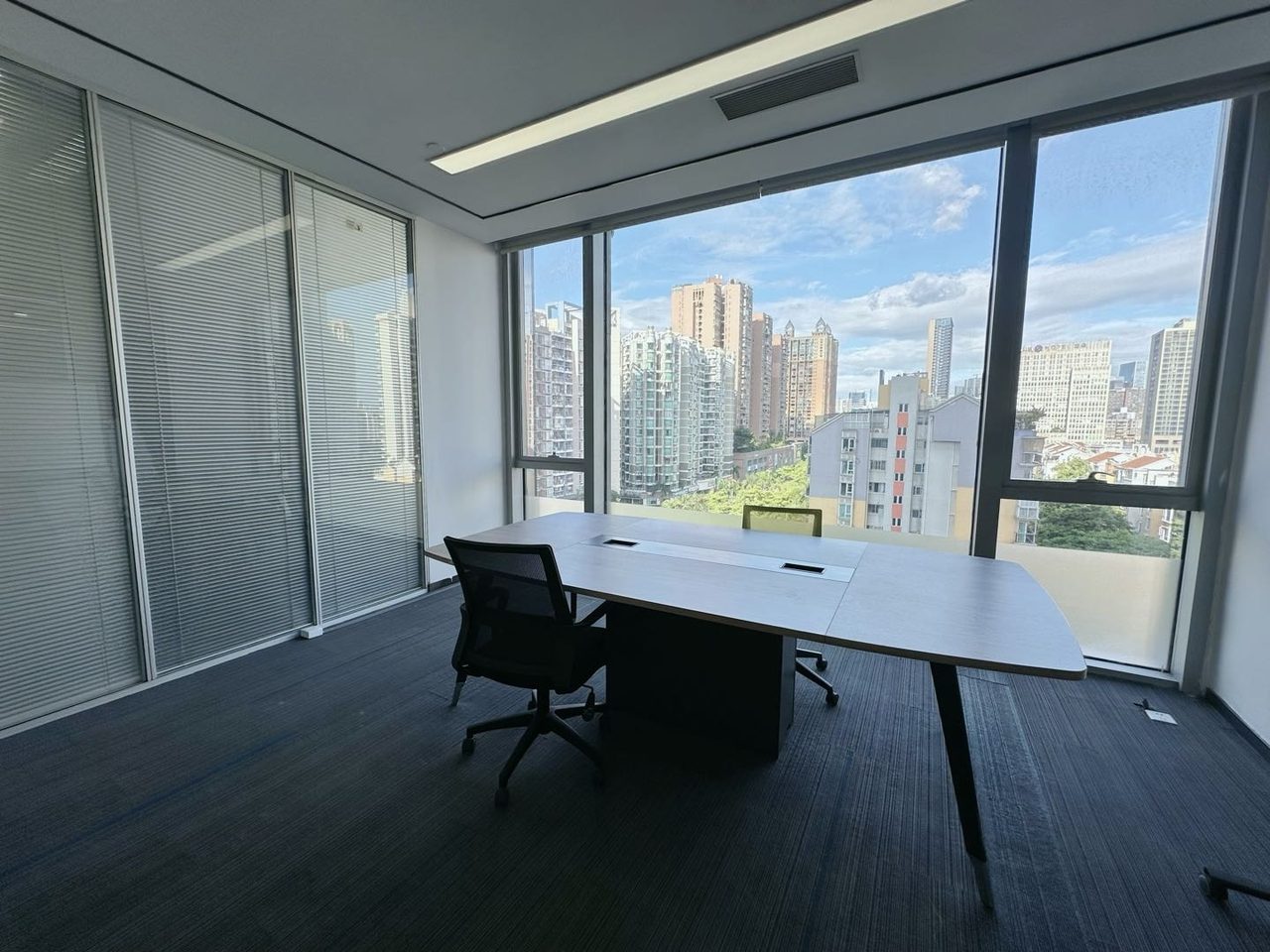 大新时代大厦写字楼210㎡精装户型·低层东向出租