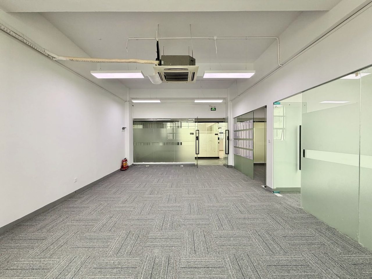 南山云谷二期写字楼176㎡精装户型·低层东向出租