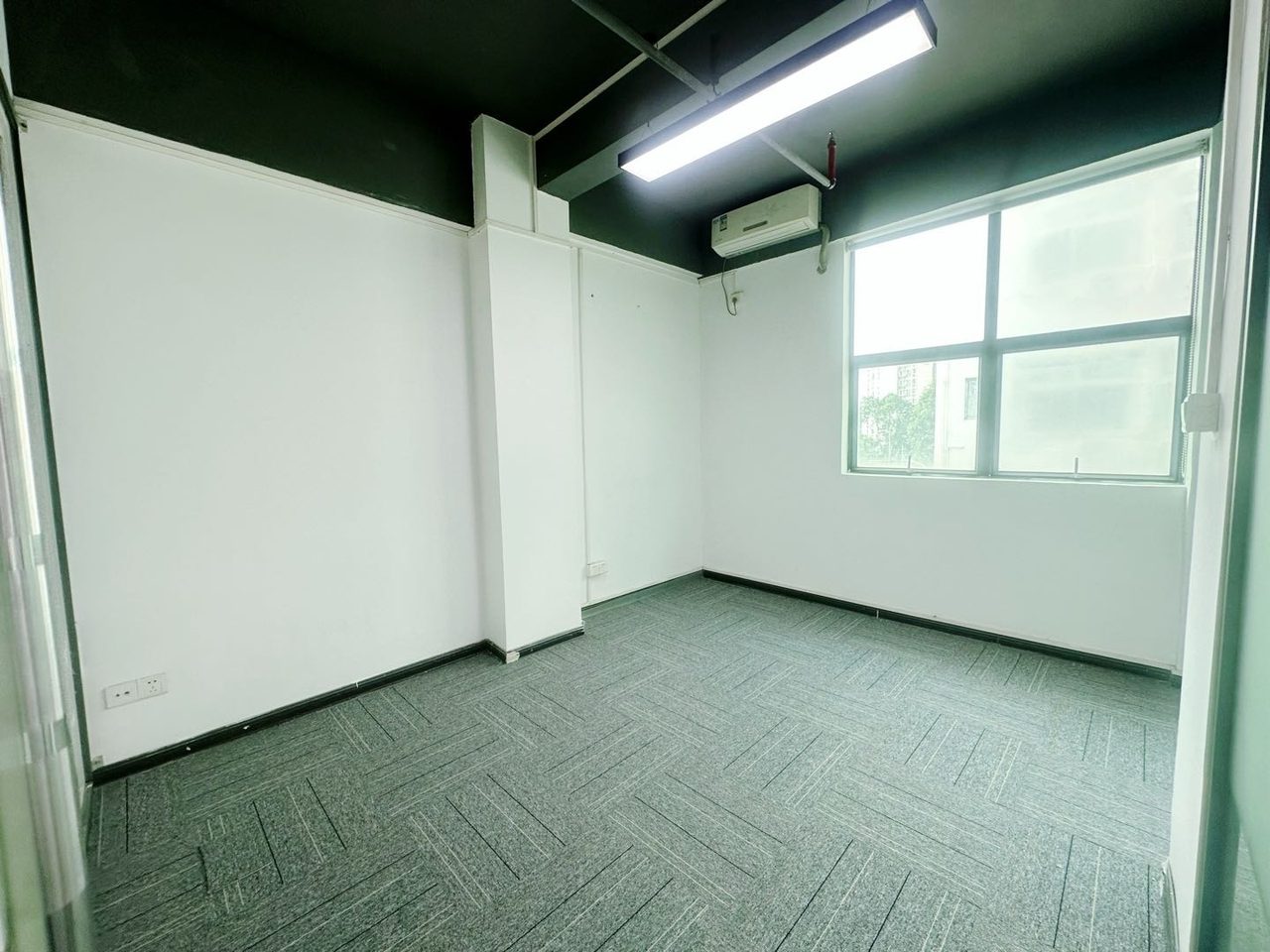 南山区西丽 南山云谷二期120㎡精装办公间低层出租
