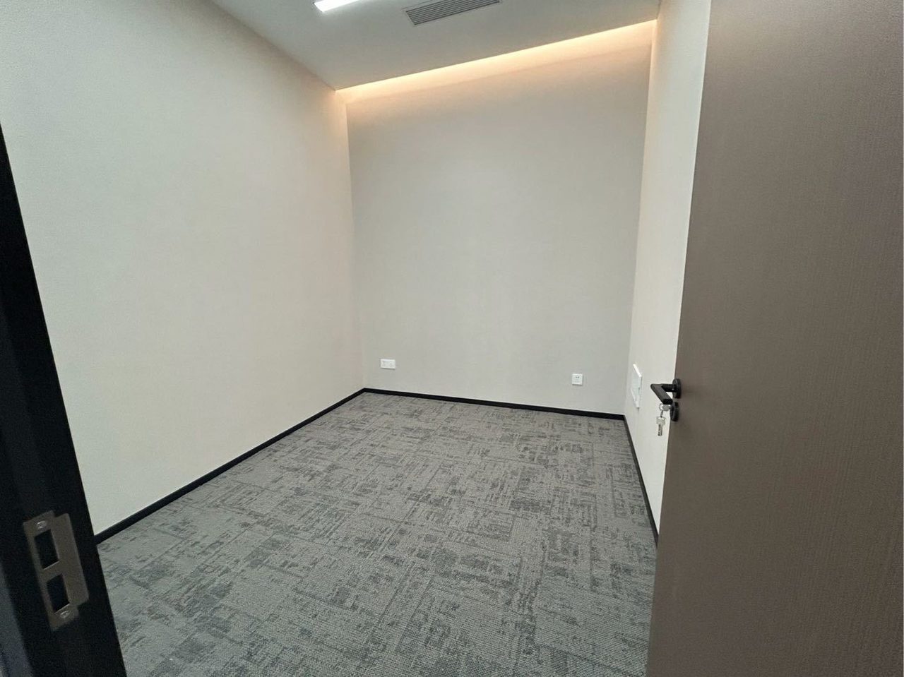 258㎡豪装办公室 勤诚达大厦·近洪浪北站·中层