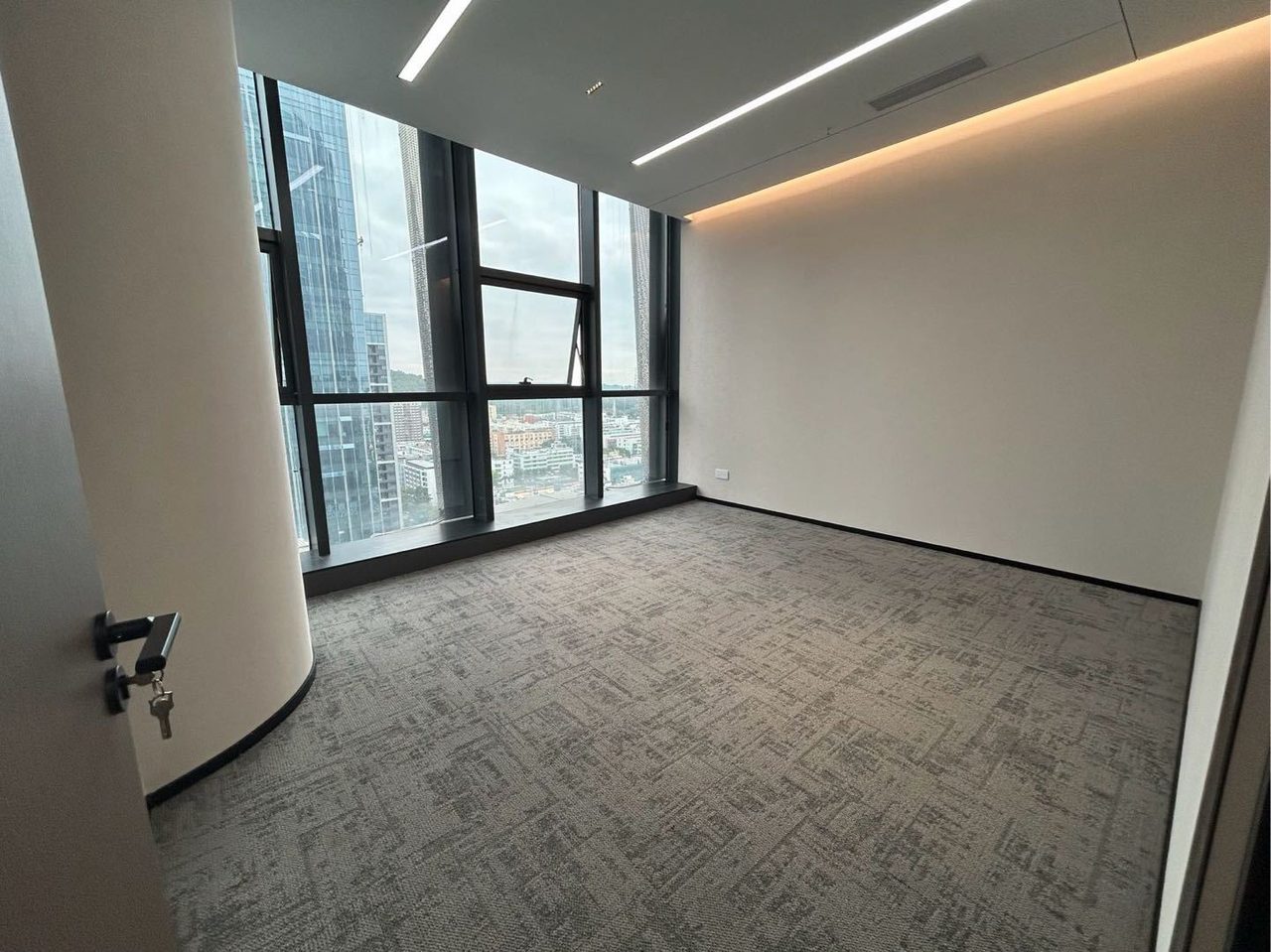 258㎡豪装办公室 勤诚达大厦·近洪浪北站·中层