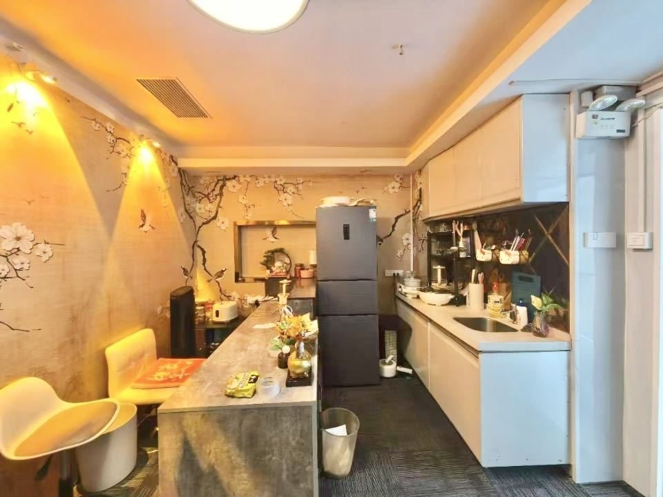 田厦金牛广场125㎡精装办公室出租,高层南向采光好