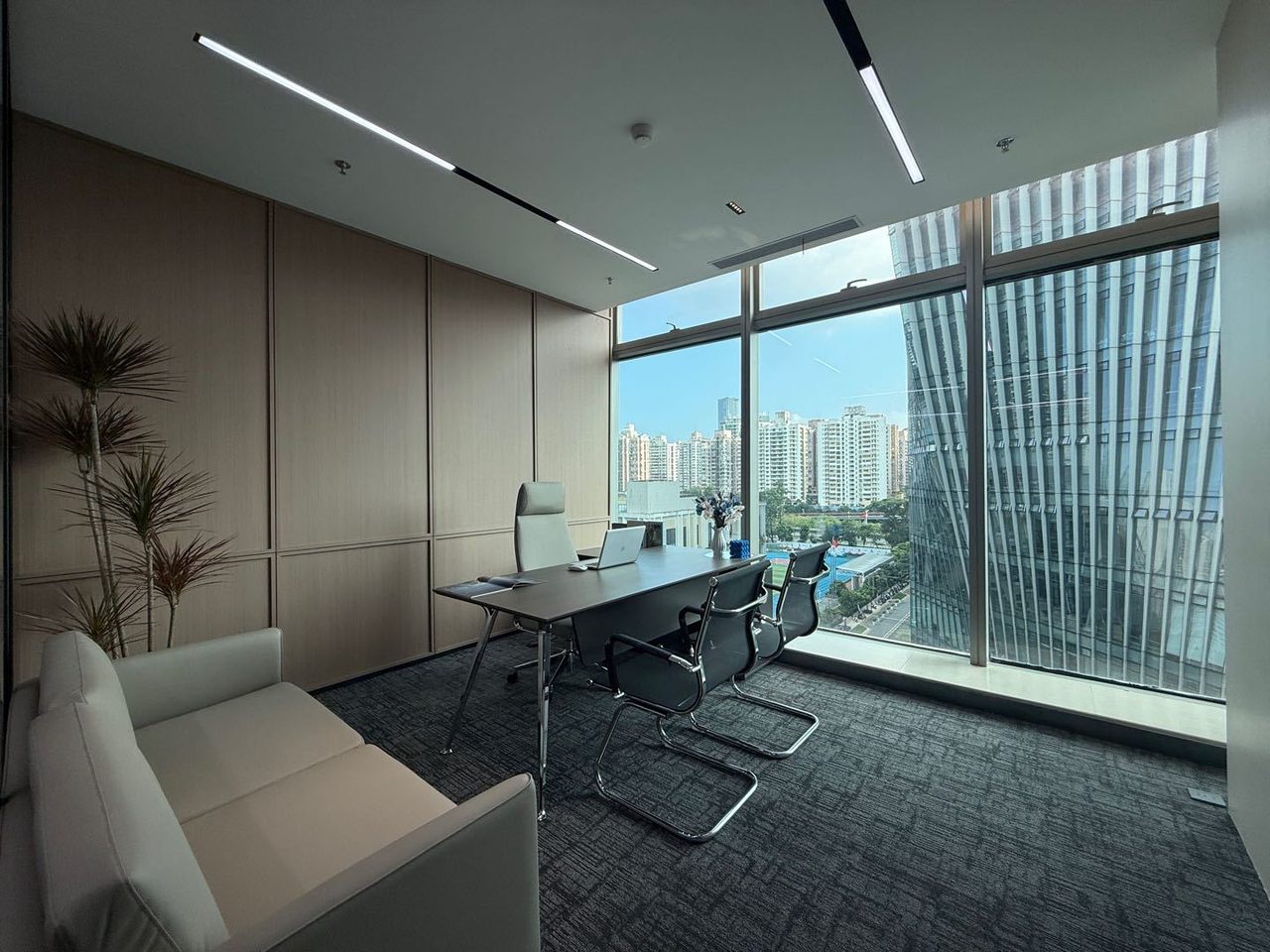 皇岗商务中心写字楼155㎡精装户型·低层东向出租