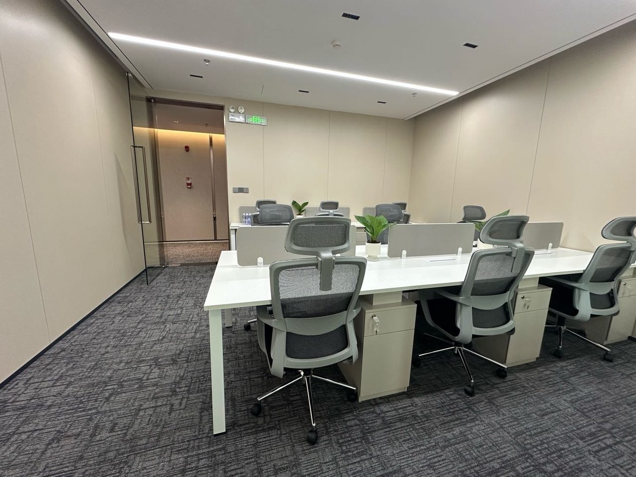 皇岗商务中心133㎡精装办公室出租,低层东向采光好
