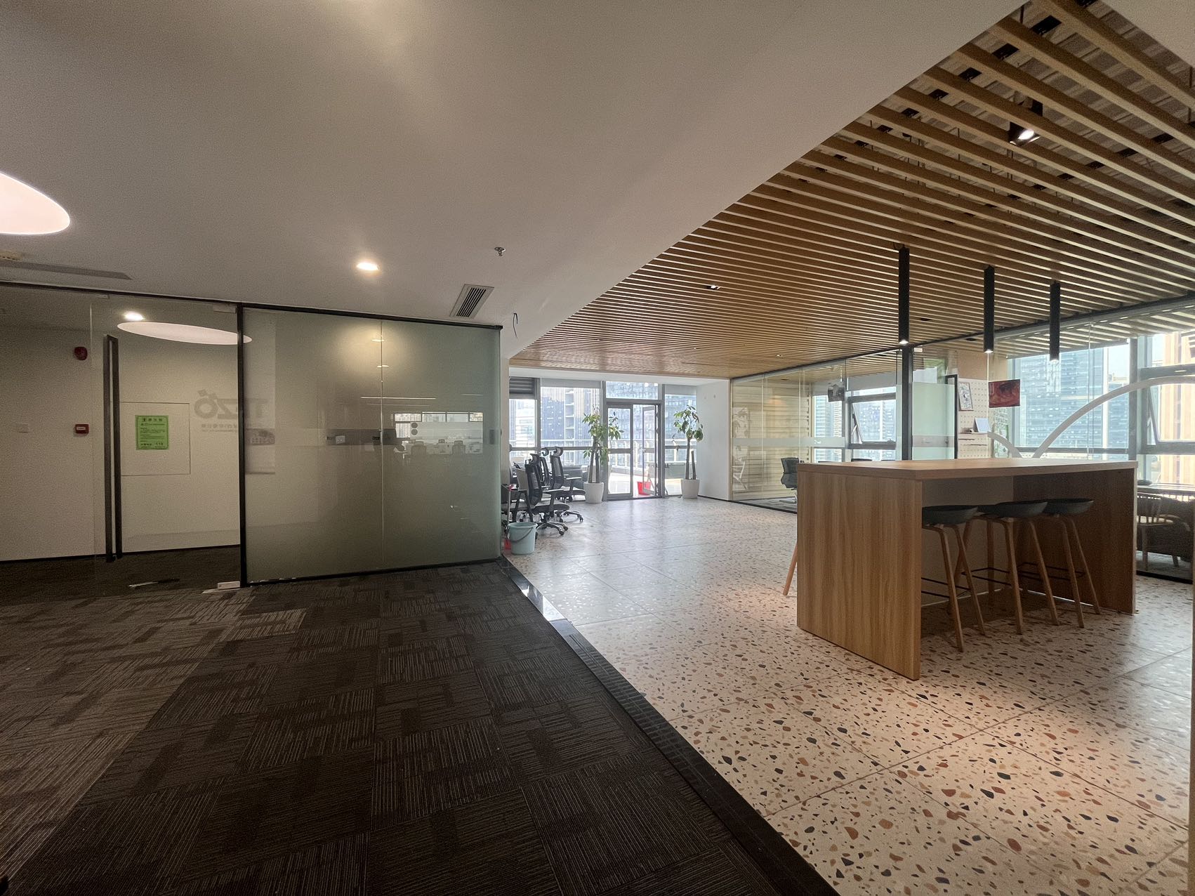 深圳迈科龙大厦724.55㎡半层出租