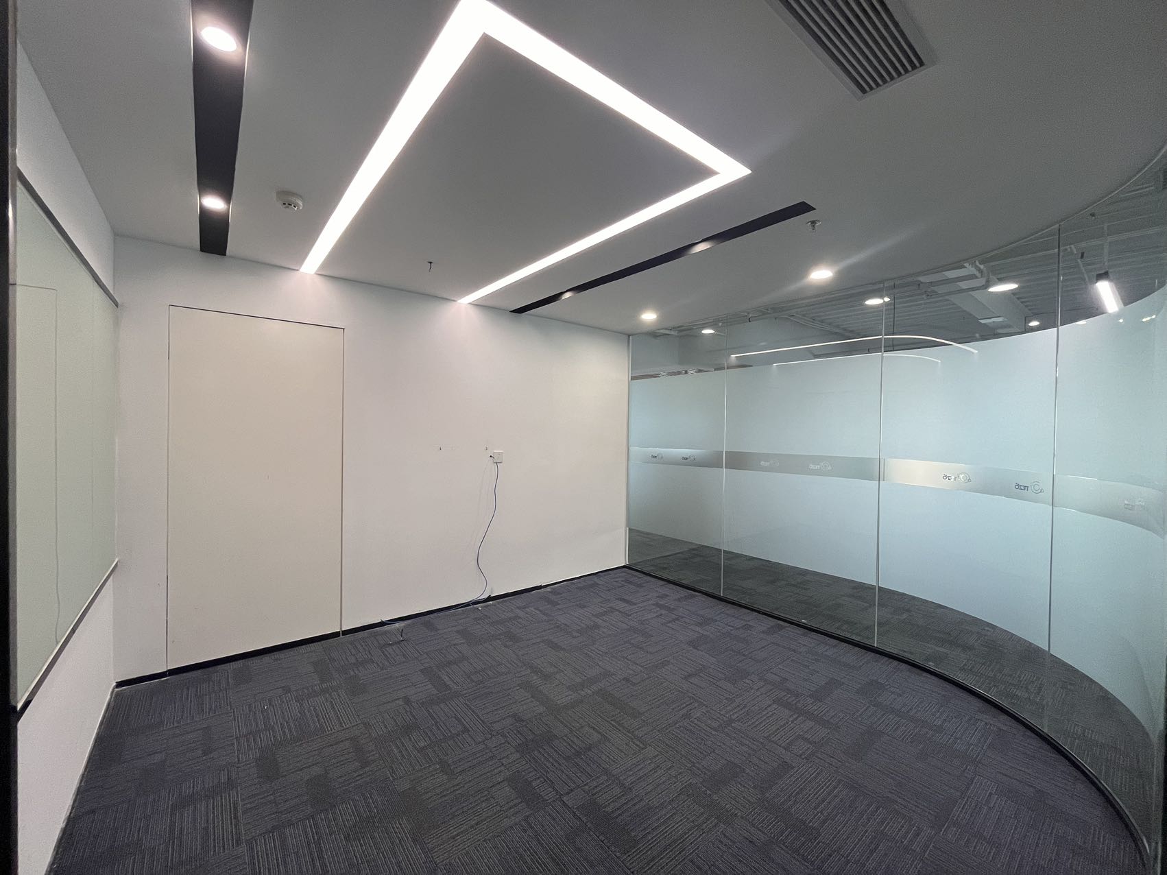 深圳迈科龙大厦724.55㎡半层出租