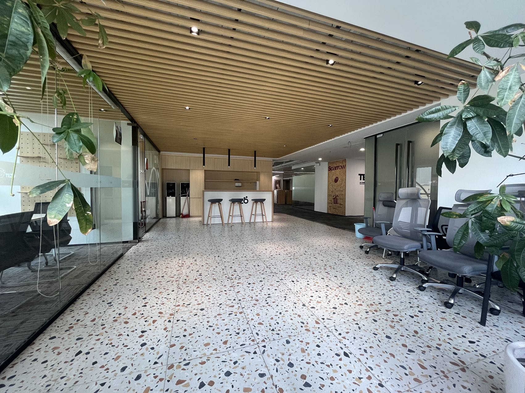 深圳迈科龙大厦724.55㎡半层出租