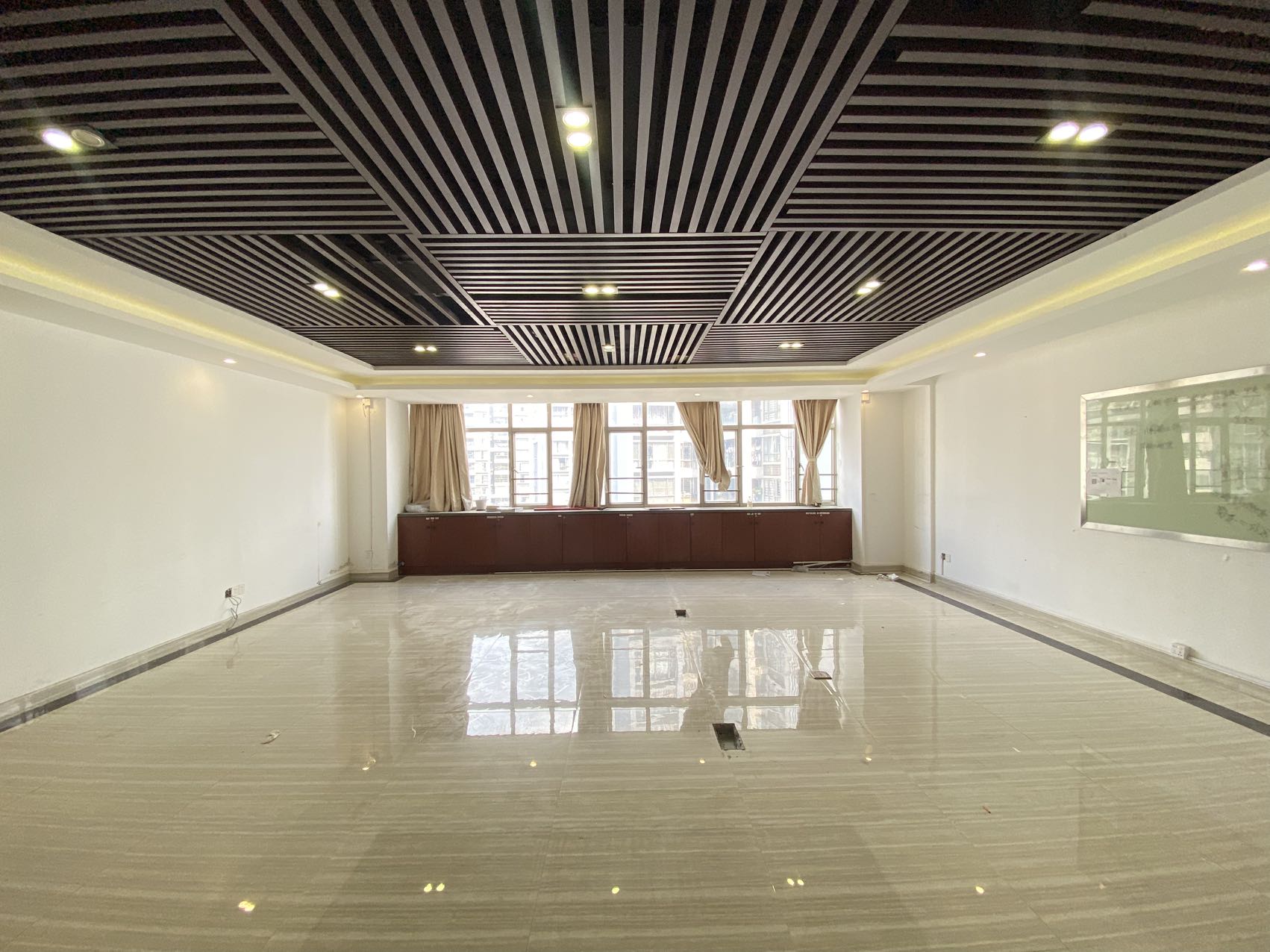 明月花都280㎡出租