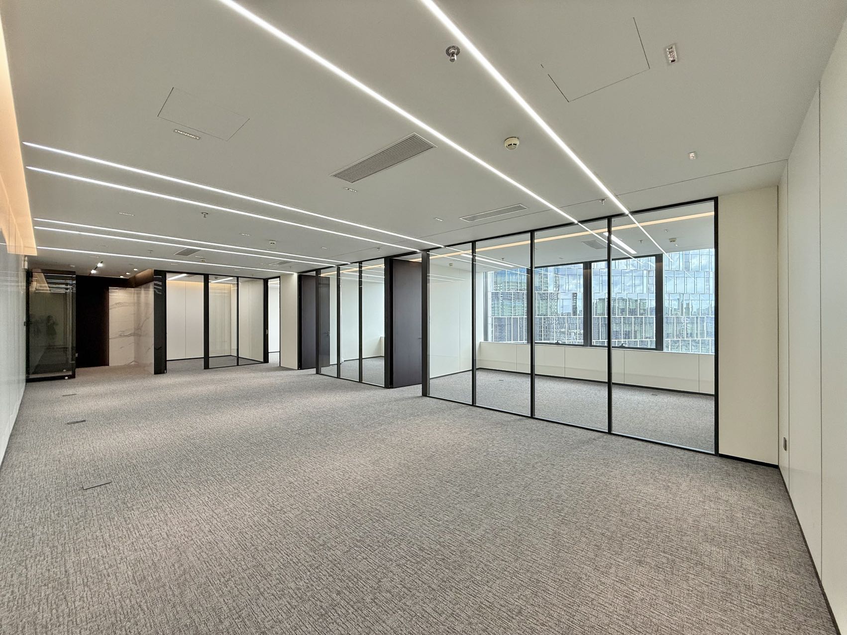 芒果网大厦318㎡出租