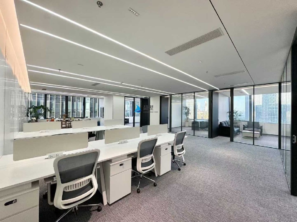 【芒果网大厦470㎡办公室出租】118元/㎡｜4+1格局｜20人开放工区