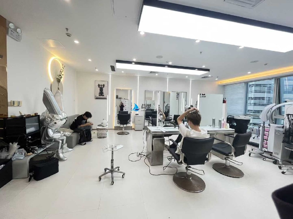 【华润置地大厦165㎡美发店出租】现成装修｜90元/㎡｜电梯口｜带上下水