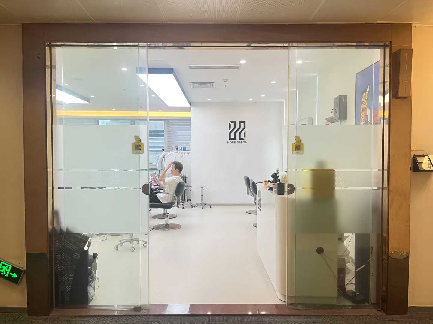 华润置地大厦165㎡美发店出租