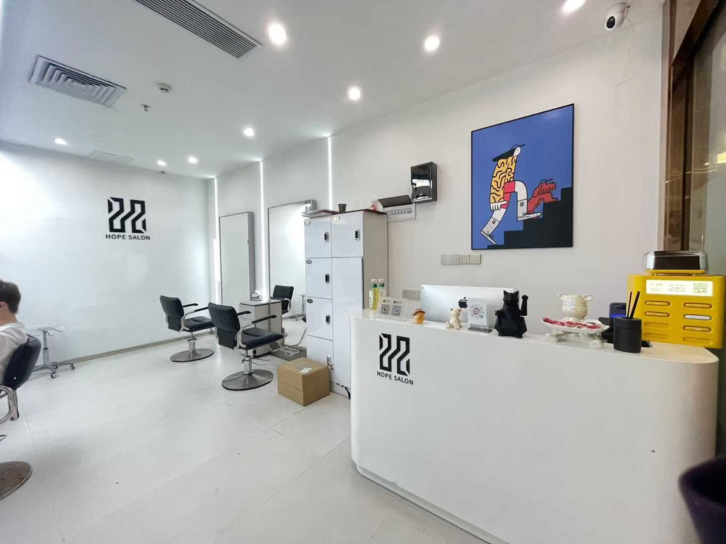 华润置地大厦165㎡美发店出租