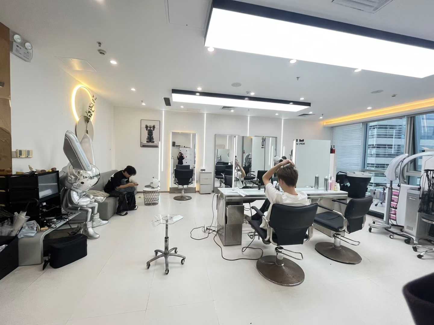 华润置地大厦165㎡美发店出租