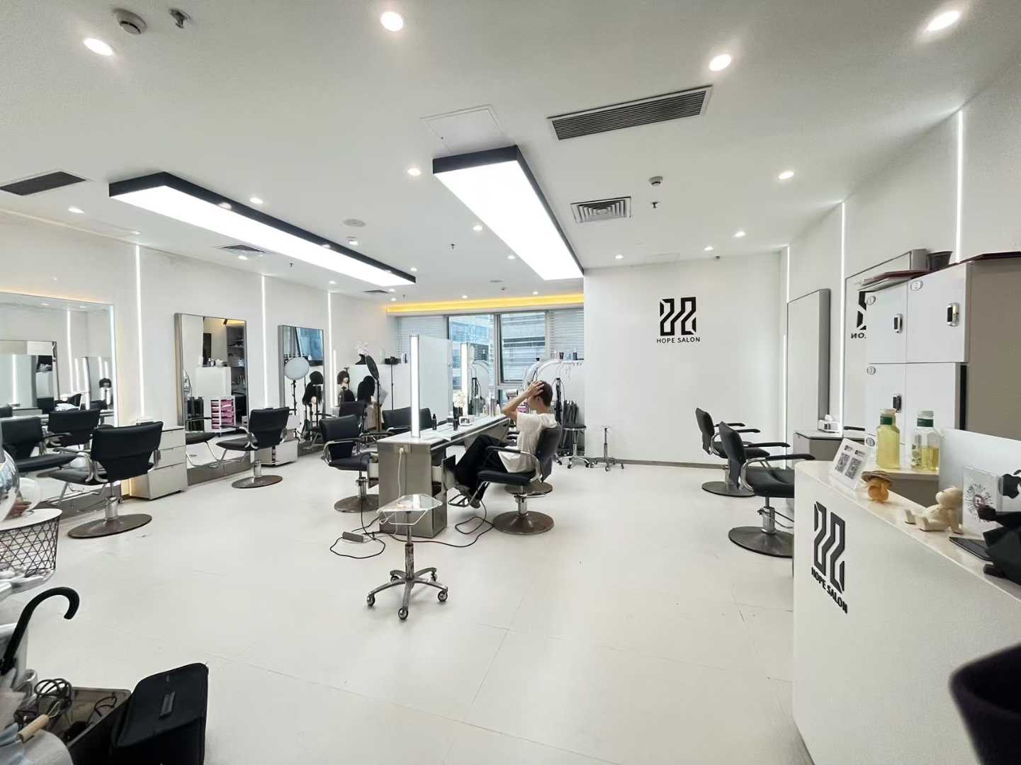 华润置地大厦165㎡美发店出租