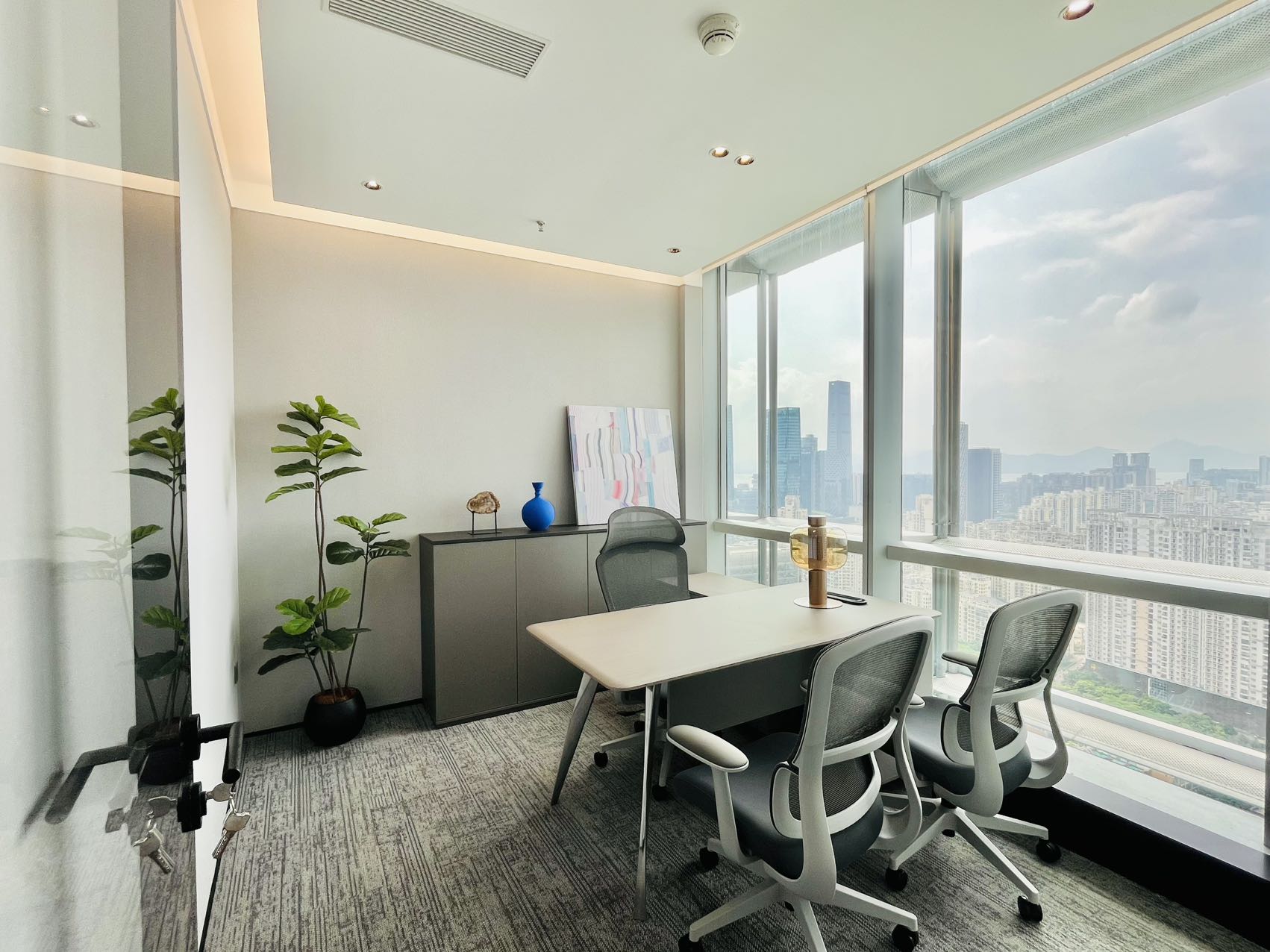 中洲控股中心450㎡豪装办公室出租