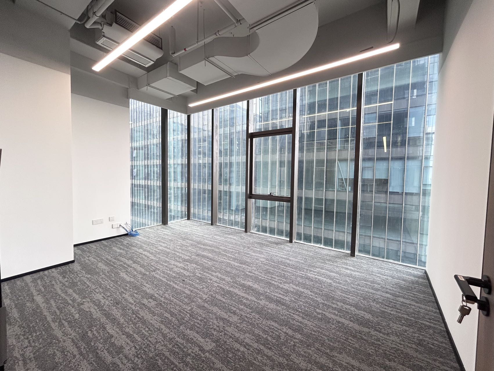 前海科兴科学园350.96㎡办公室出租