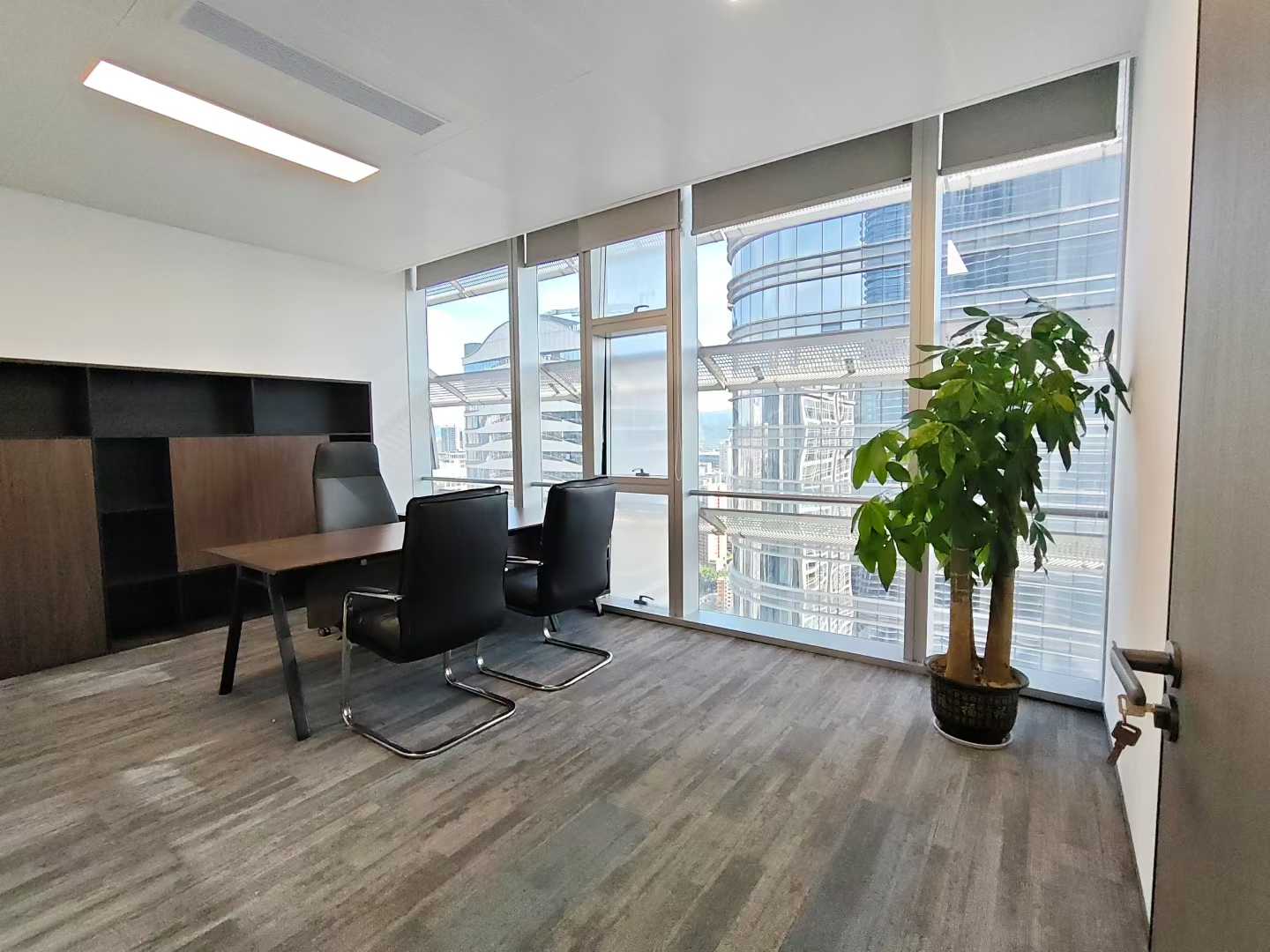 中洲大厦198平办公室出租