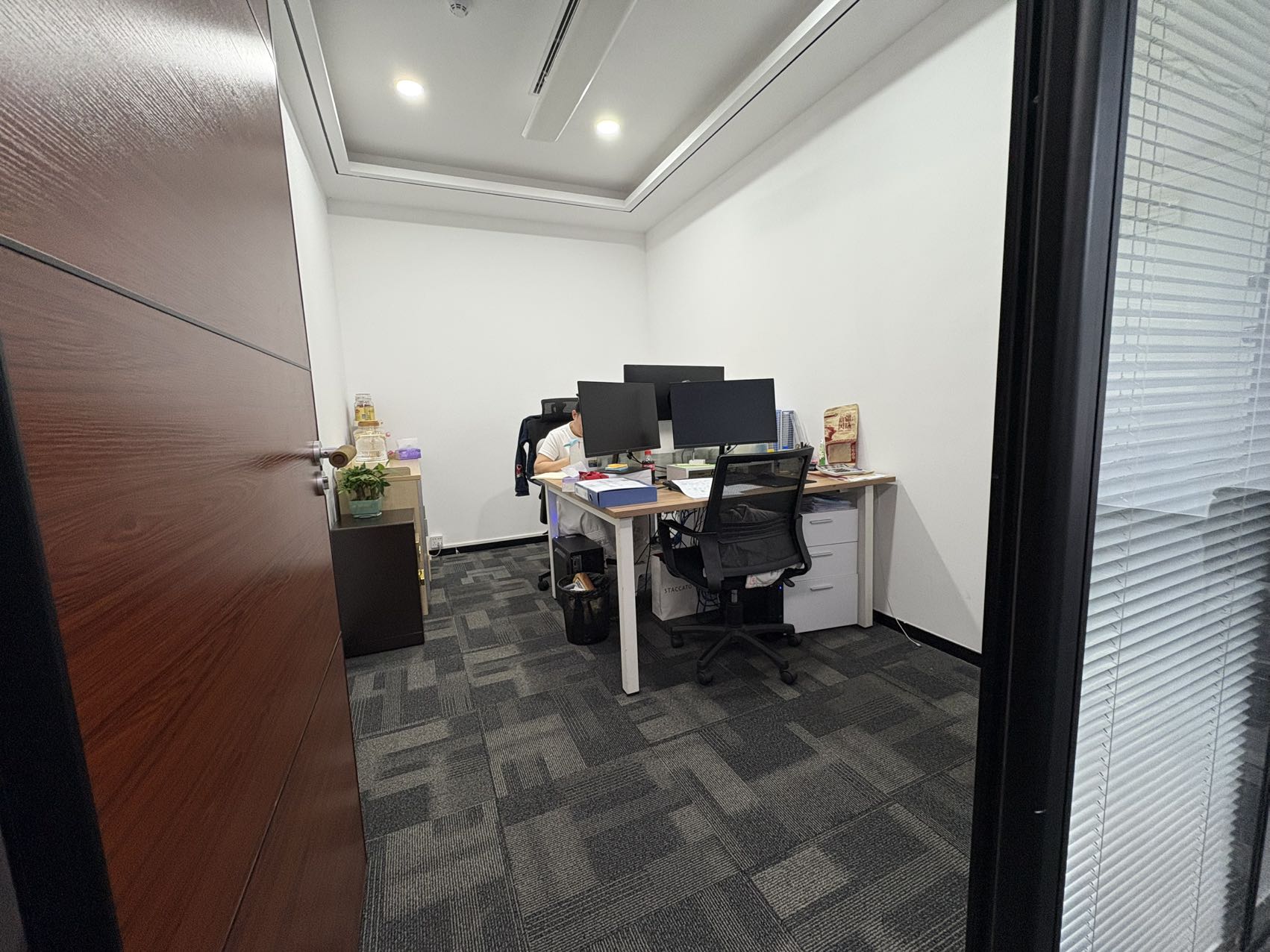 北航大厦稀缺电梯口办公空间出租