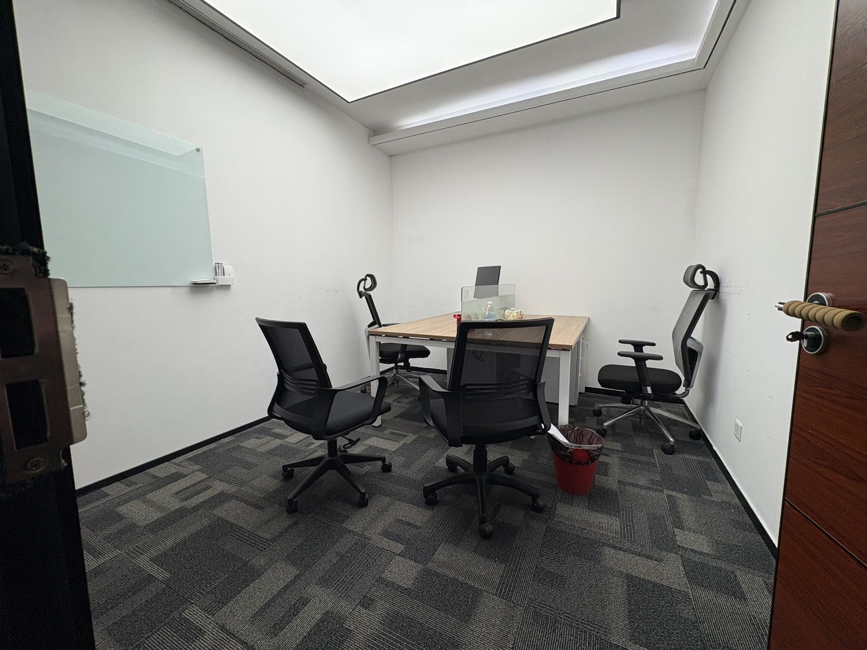 北航大厦稀缺电梯口办公空间出租