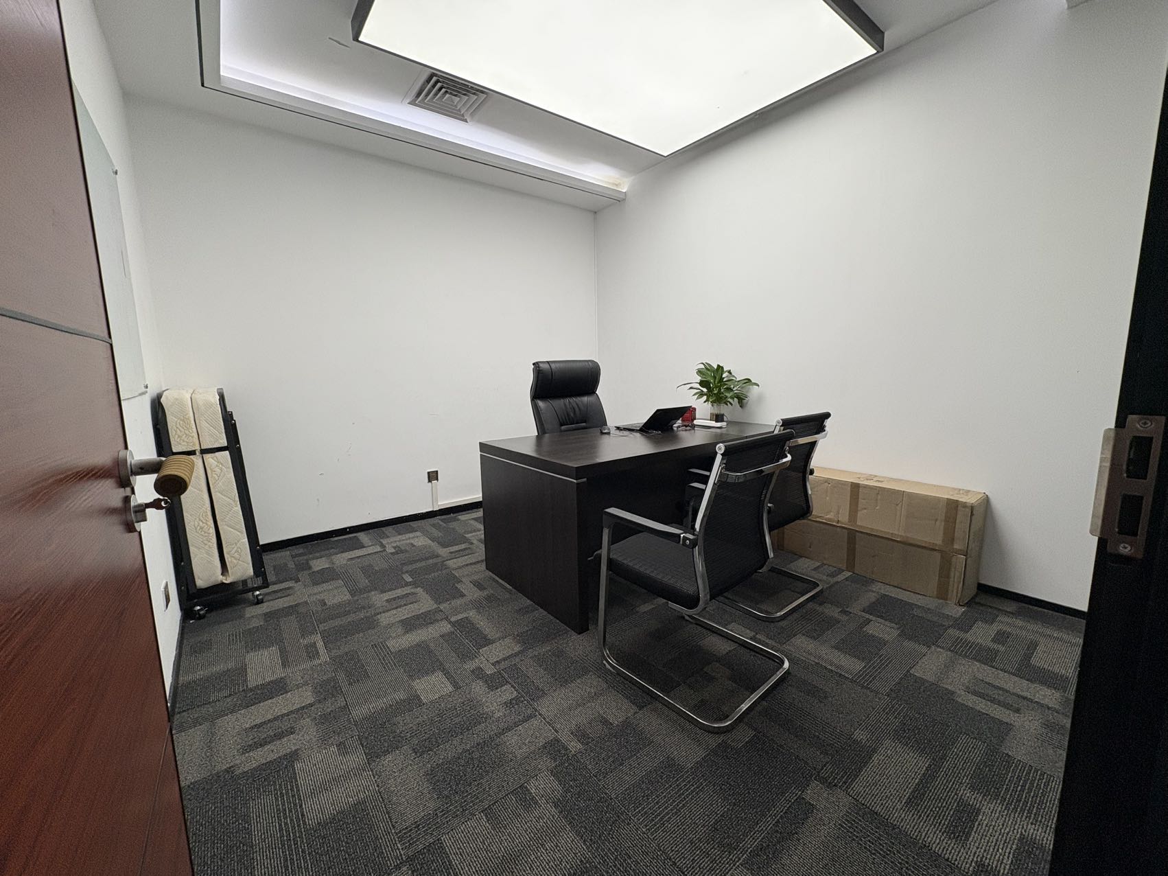 北航大厦稀缺电梯口办公空间出租