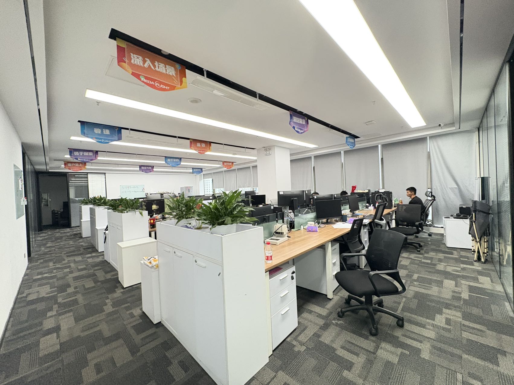 北航大厦稀缺电梯口办公空间出租