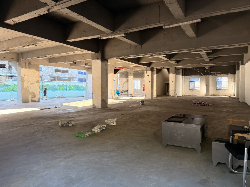 龙岗独院一楼厂房800平米，租金26元，适合各行各业