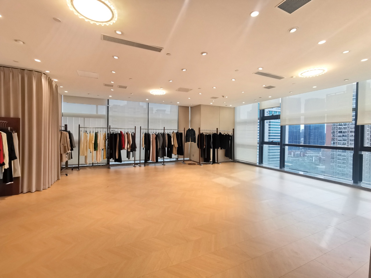 恒大天璟242平办公室出租