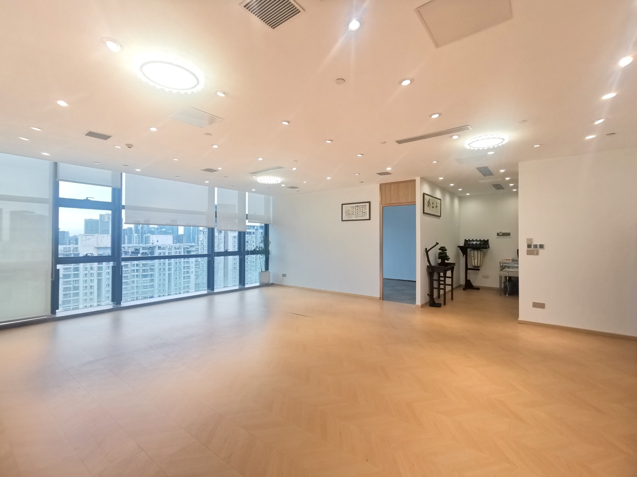 恒大天璟242平办公室出租