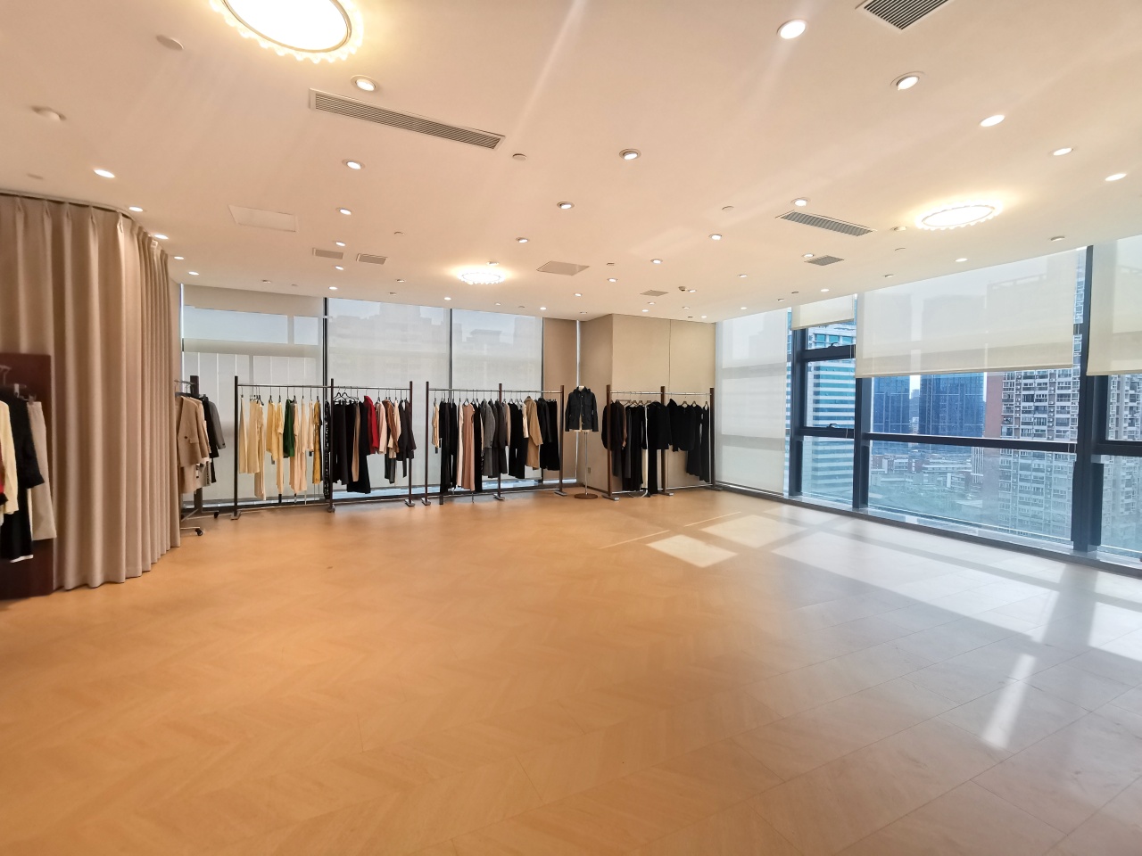 恒大天璟242平办公室出租