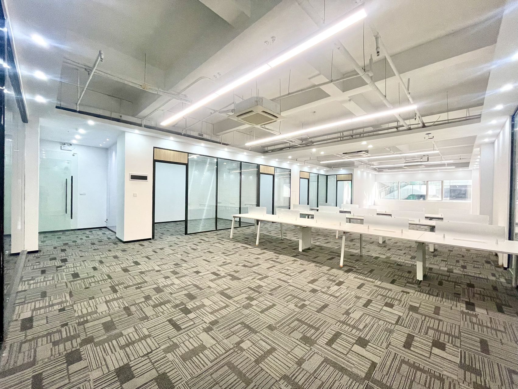 中电照明大厦357平办公室出租