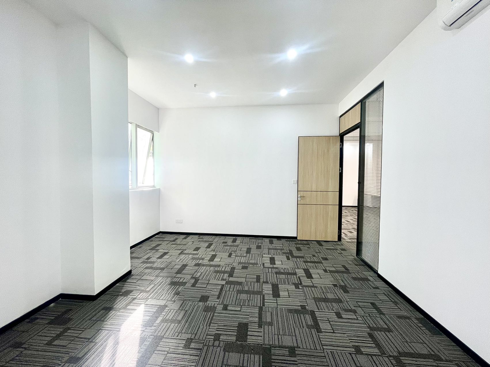 中电照明大厦357平办公室出租