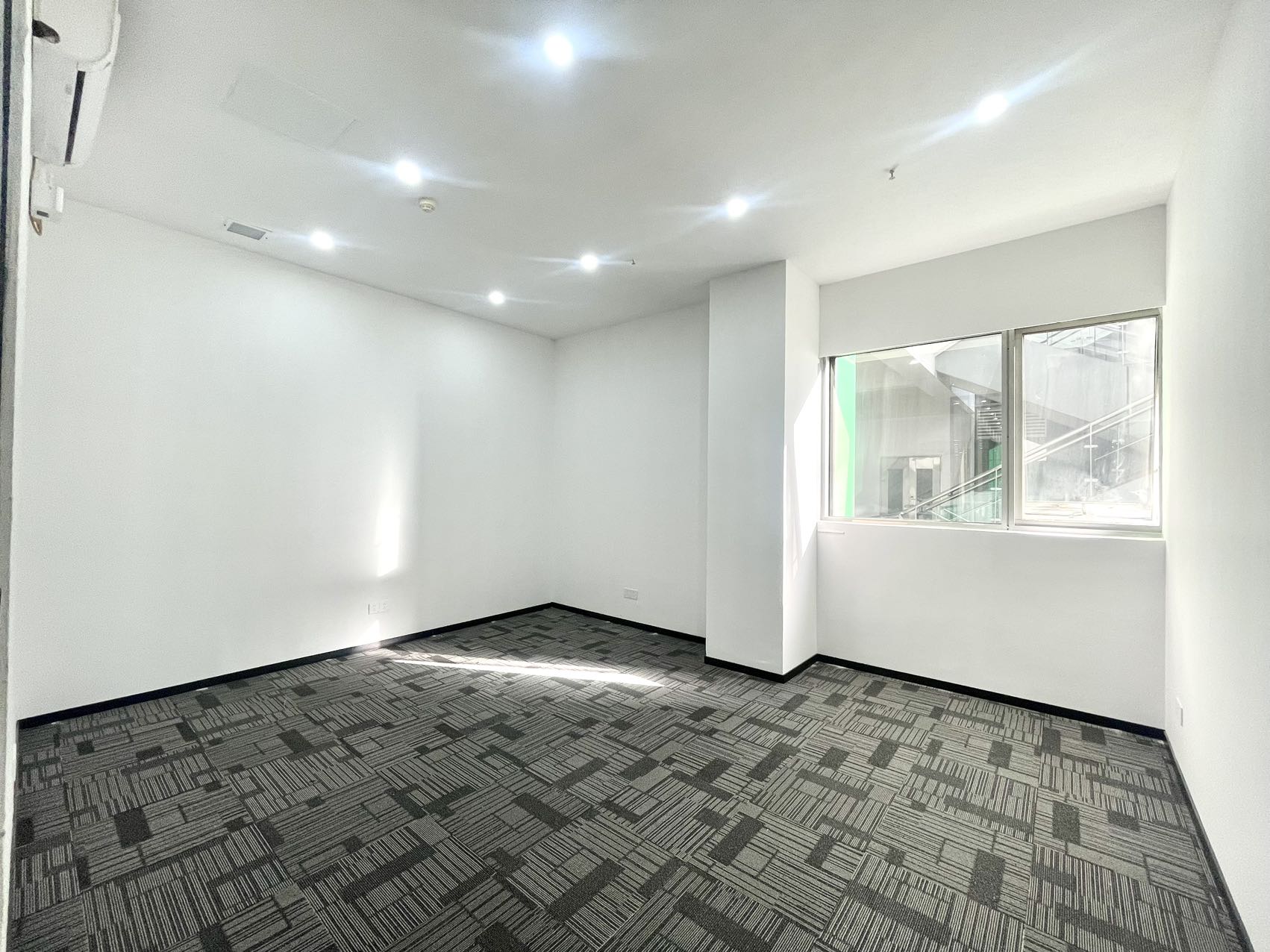 中电照明大厦357平办公室出租