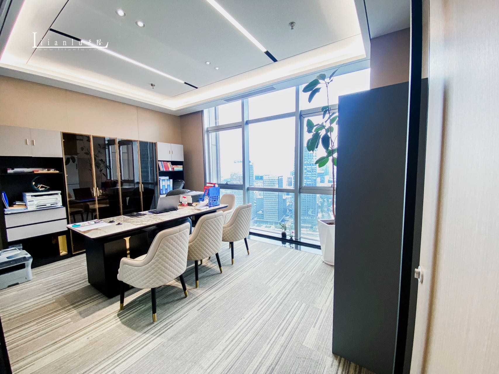 鹏润达商业广场260㎡奢装海景办公出租