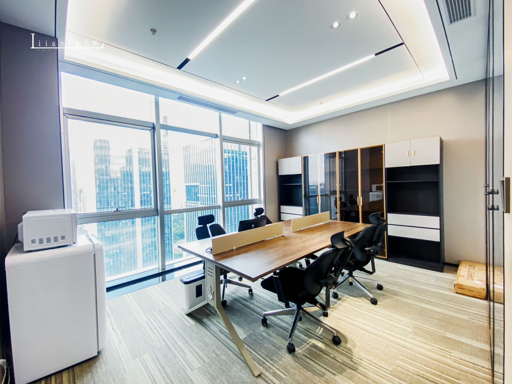 鹏润达商业广场260㎡奢装海景办公出租