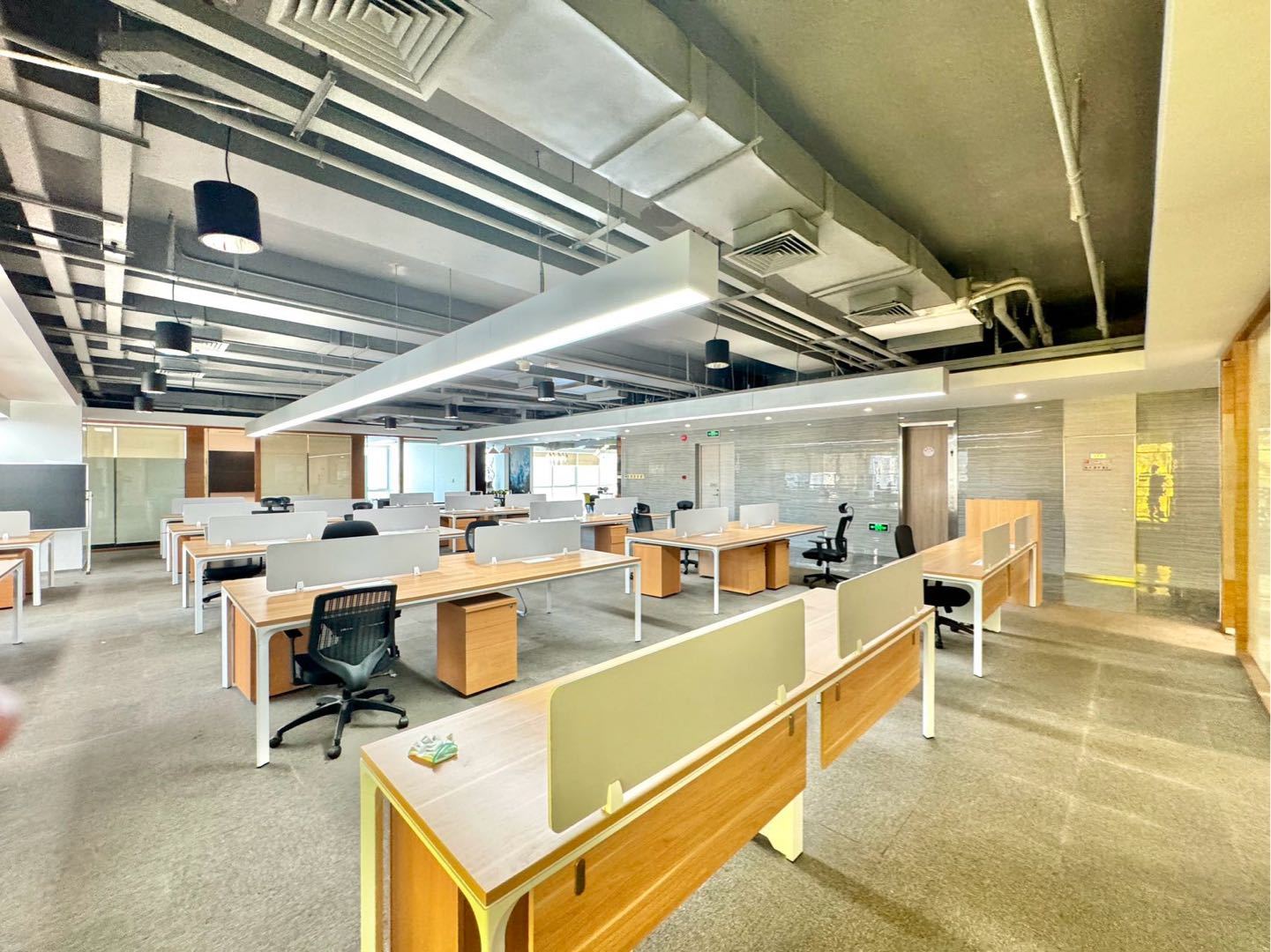 大冲商务中心1580㎡豪装办公室出租