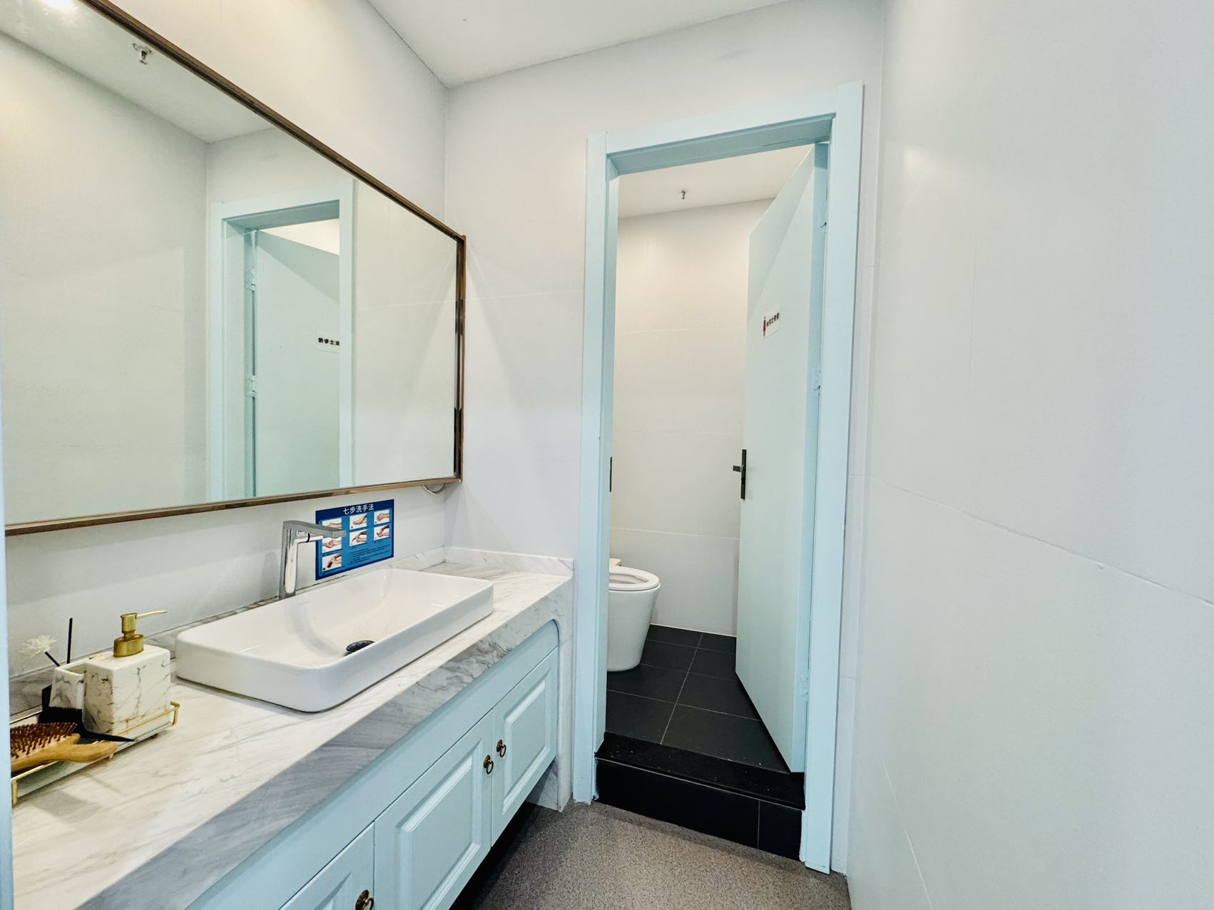 中洲控股492㎡美容院场地出租