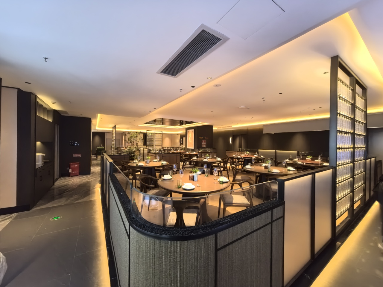 莲花广场会所转让1001㎡带200万装修