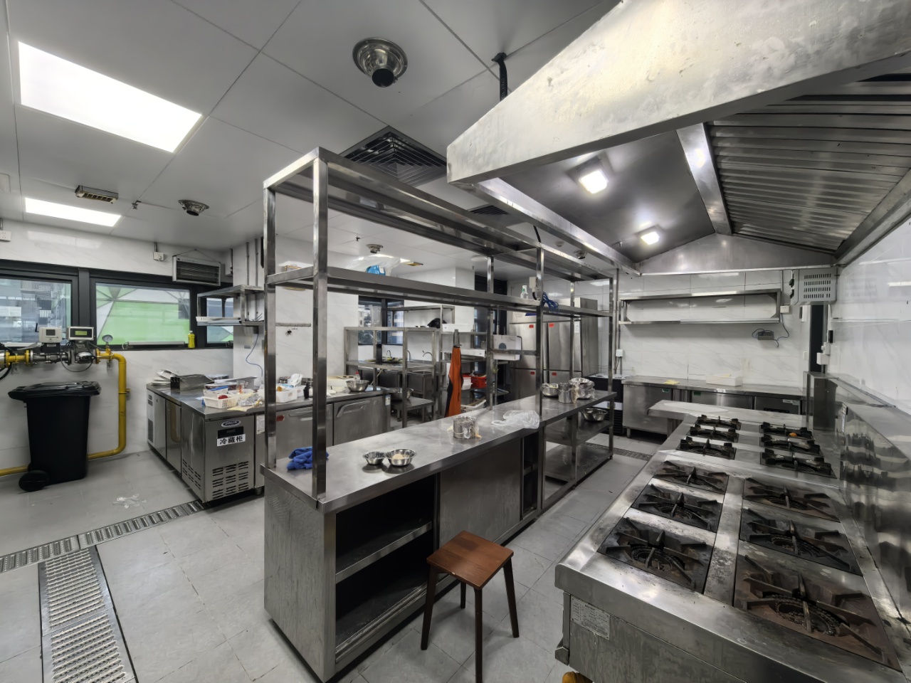 莲花广场会所转让1001㎡带200万装修