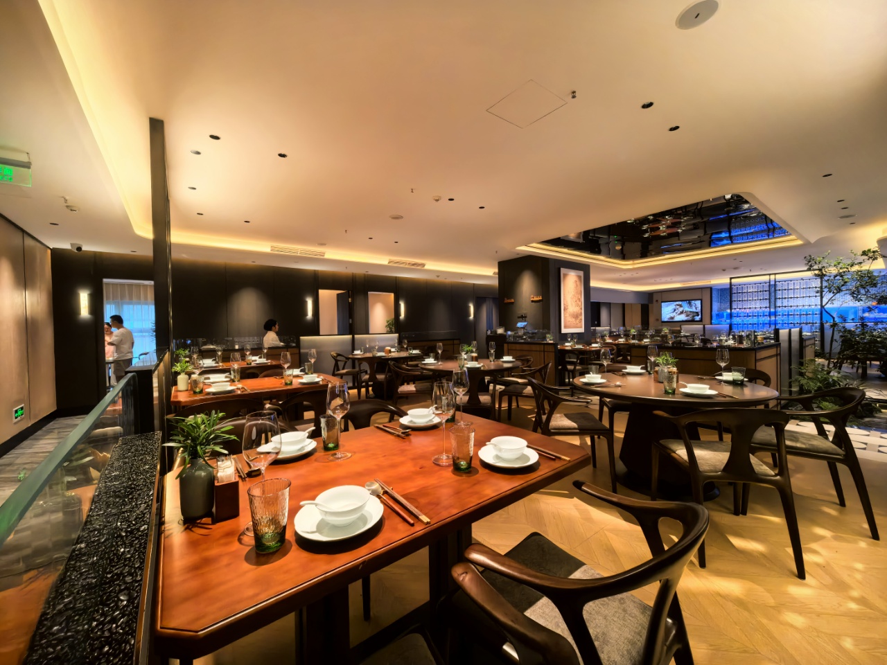 莲花广场会所转让1001㎡带200万装修