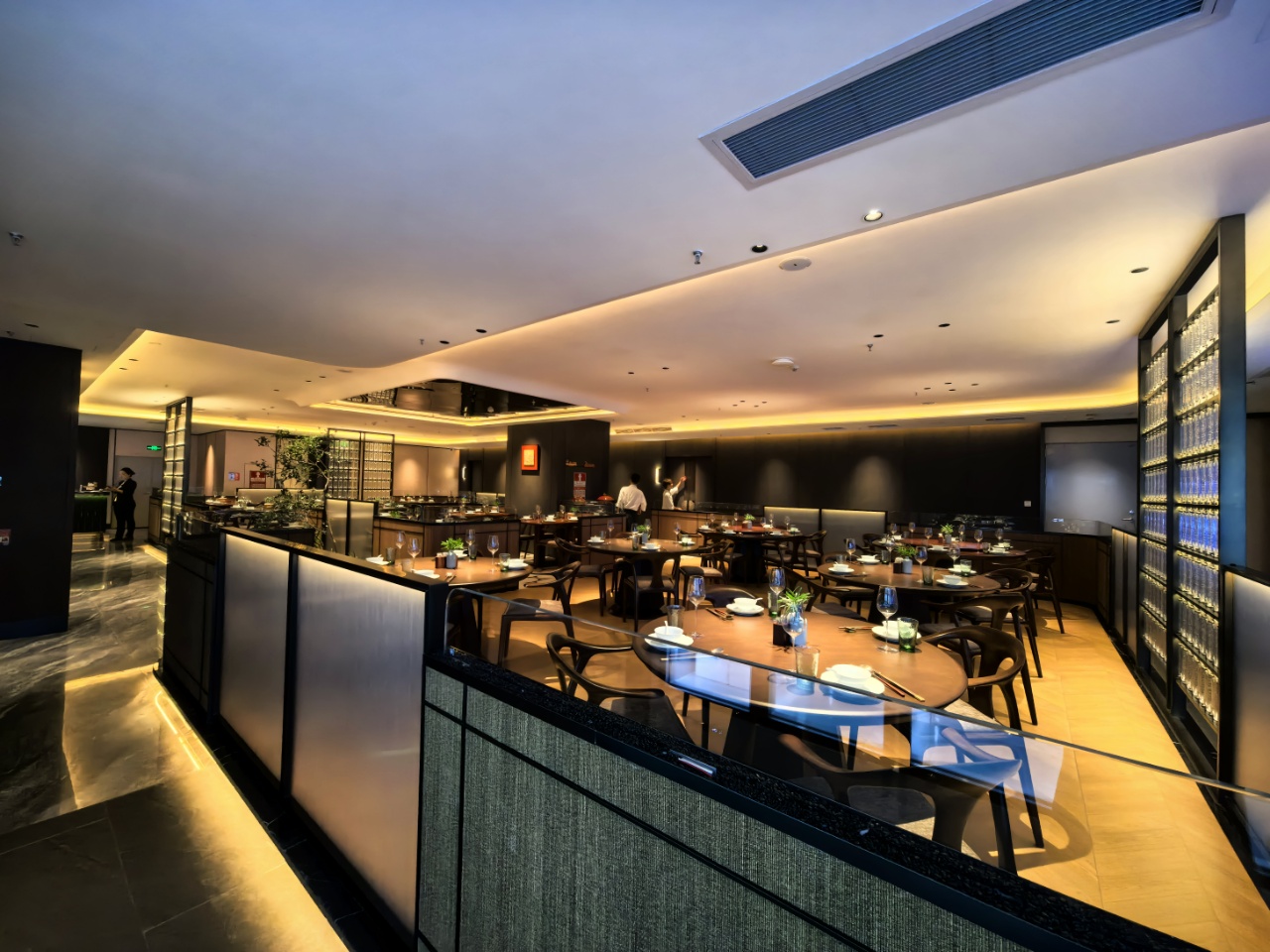 莲花广场会所转让1001㎡带200万装修