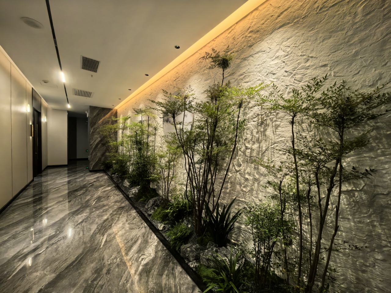 莲花广场会所转让1001㎡带200万装修