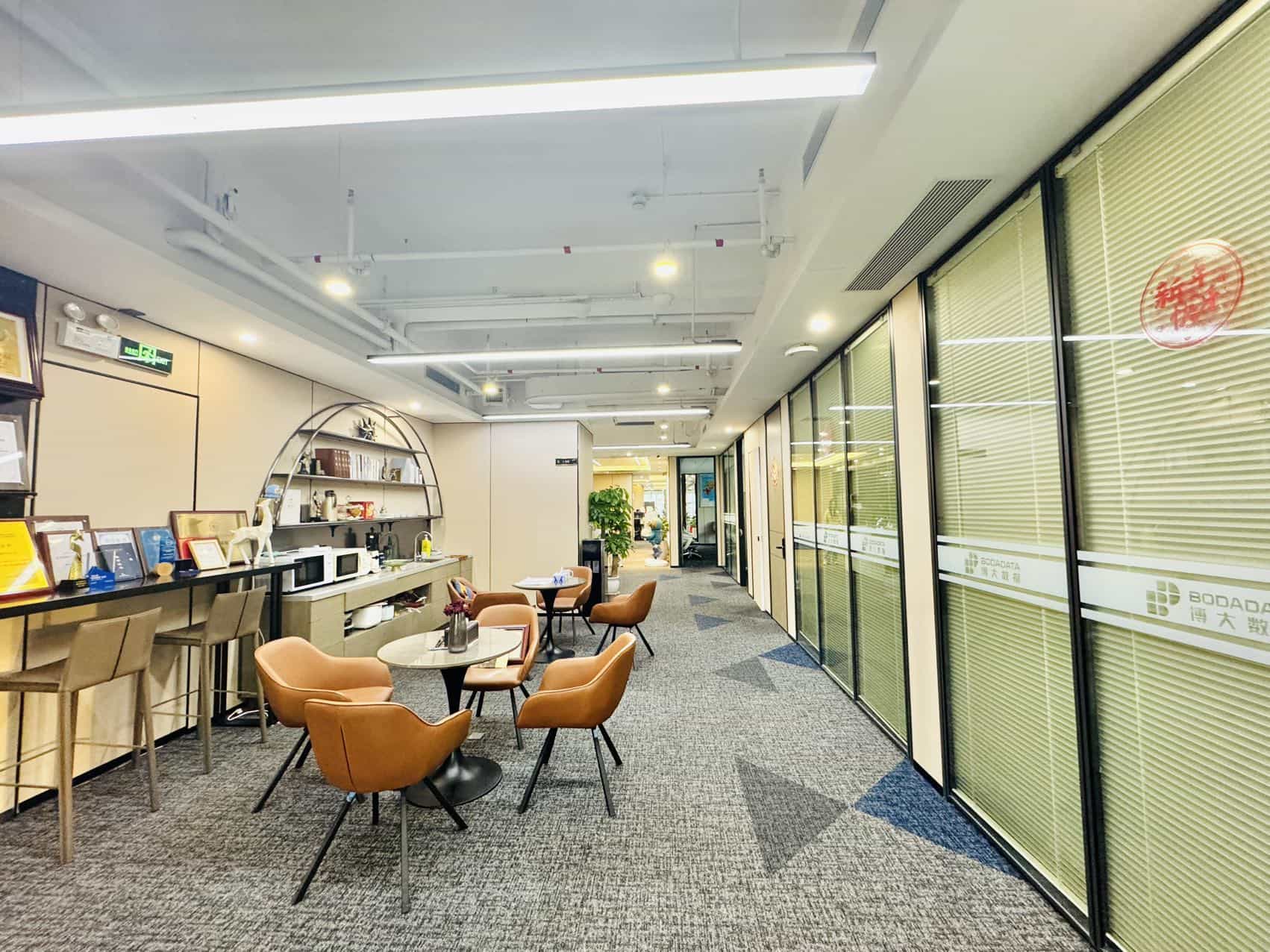 中洲控股1392㎡半层写字楼出租