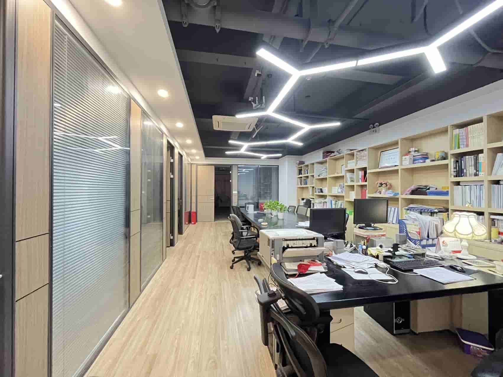 英达利科技数码园300㎡办公室出租